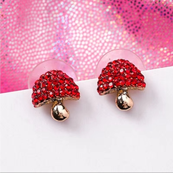 NWT 1 pair Adorable Red Stud Earrings. - Picture 4 of 5